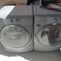 Whirlpool Washer & Gas Dryer Set