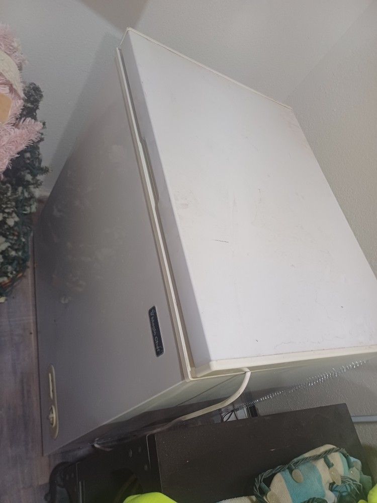 magic chef 3.5 cu ft chest freezer