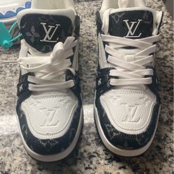 white/black LvSneakers