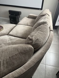 Brand new gently used RC Willy 5 piece sectional w/ ottoman and chaise