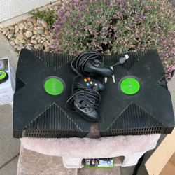 Old Xboxes (2)