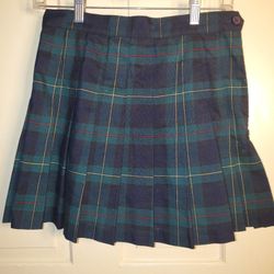 The American Apparel Women's Plaid Tennis Skirt in Green Plaid, Size M is a stylish and versatile piece perfect for casual occasions. Made from polyes