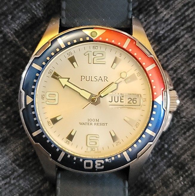 Vintage 40mm Pulsar Quartz Diver Watch VX43-X042 with Pepsi Bezel