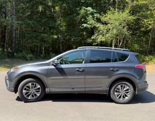 2017 Toyota RAV4 Hybrid XLE