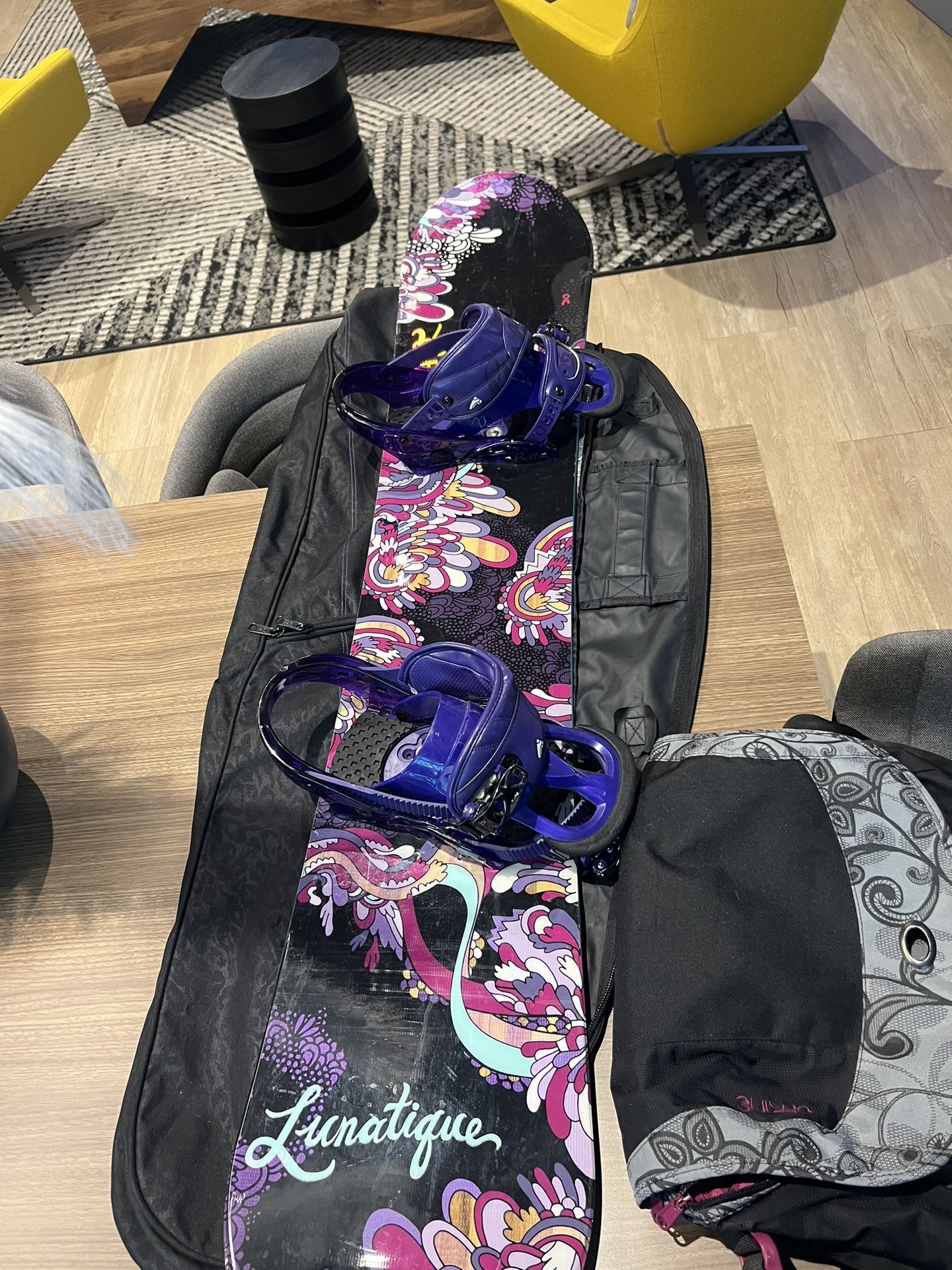 K2 Lunatique Snowboard w/ Bindings, Case and Accessory Bag