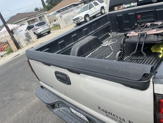 Silverado Tailgate Cap (smooth) 