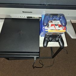 PS4 PRO  Bearly Used 