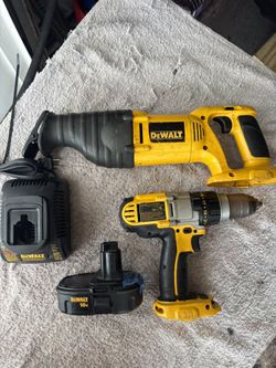 DEWALT (2) Tool 18V XRP Combo-w Batt/Chrgr- Clean- 1/2” Hammer Drill & Recip Saw