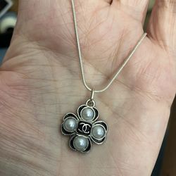 CC CHARM NECKLACE