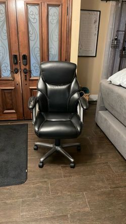 Serta ergonomic Big and Tall office chair.