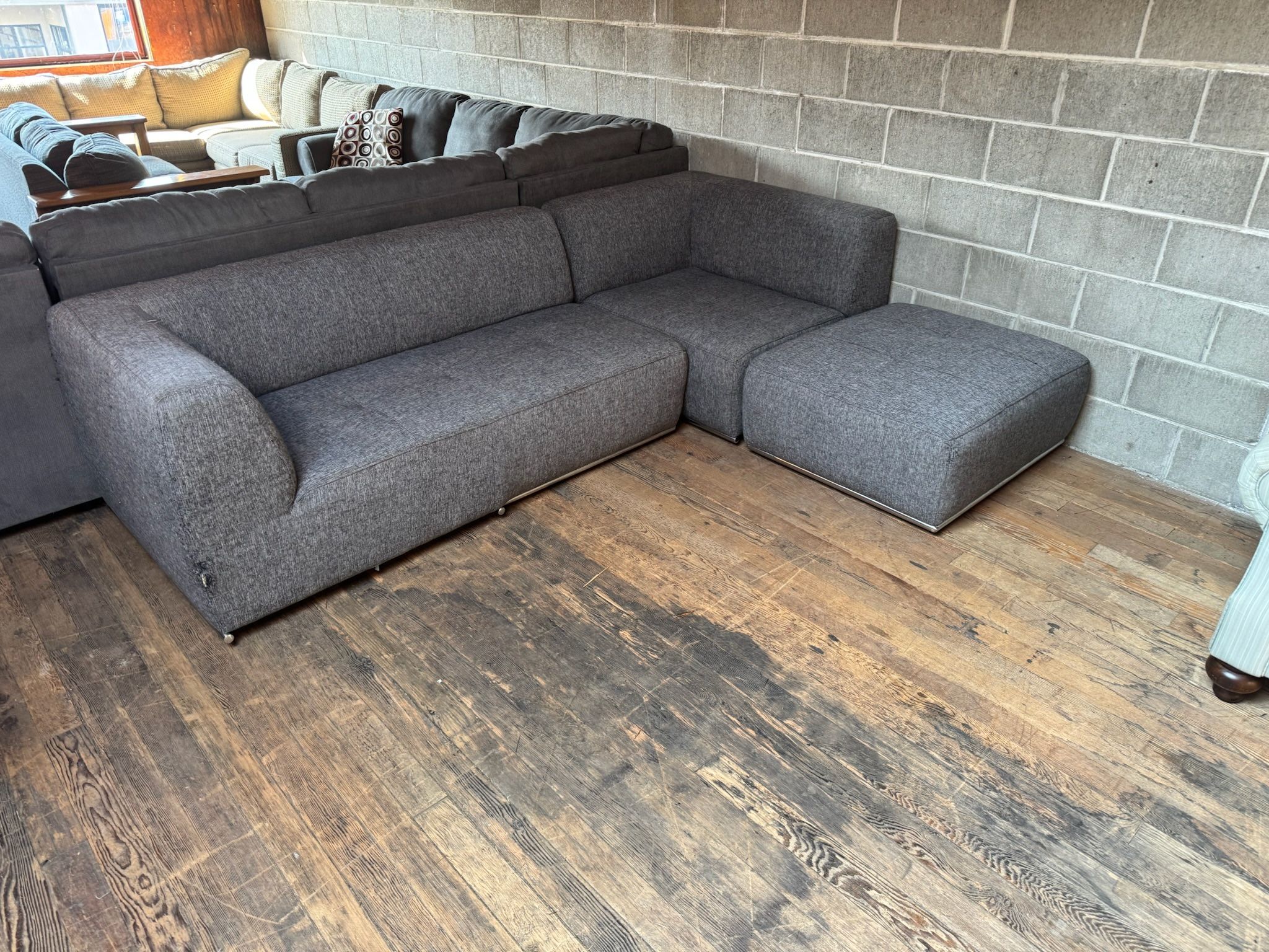 Grey L Shaped Modular Sectional Couch “WE DELIVER”