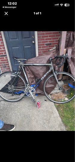Trek 5200 carbon fiber bike