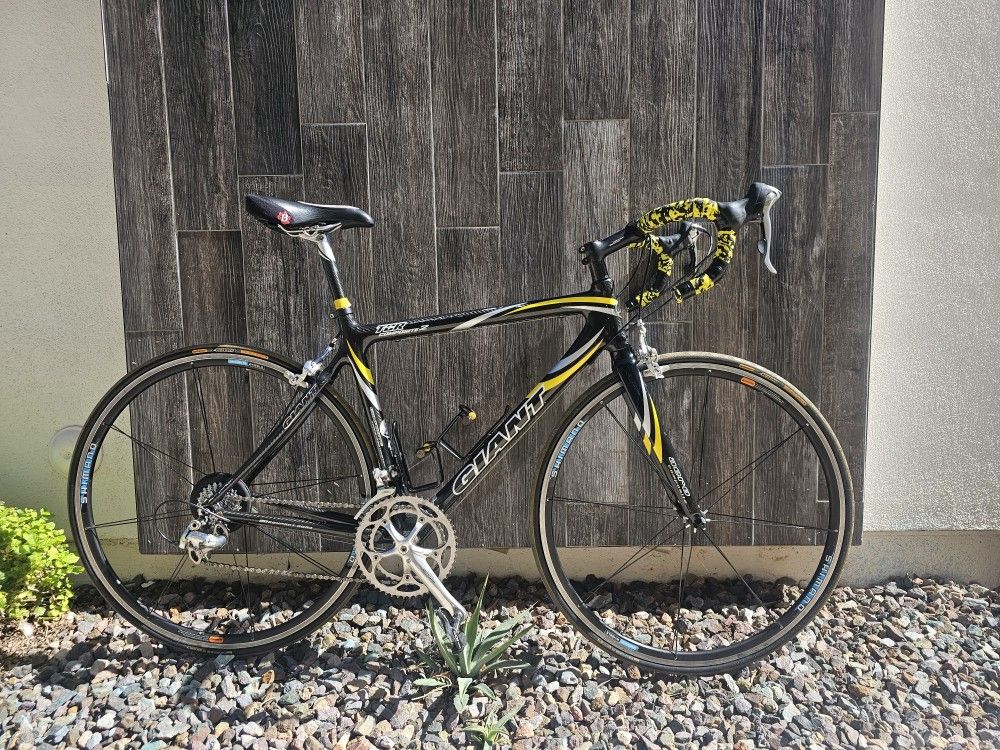 Giant Medium Full Carbon Fiber Road Bike 