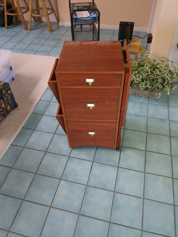 Desk And Filing Cabinet 