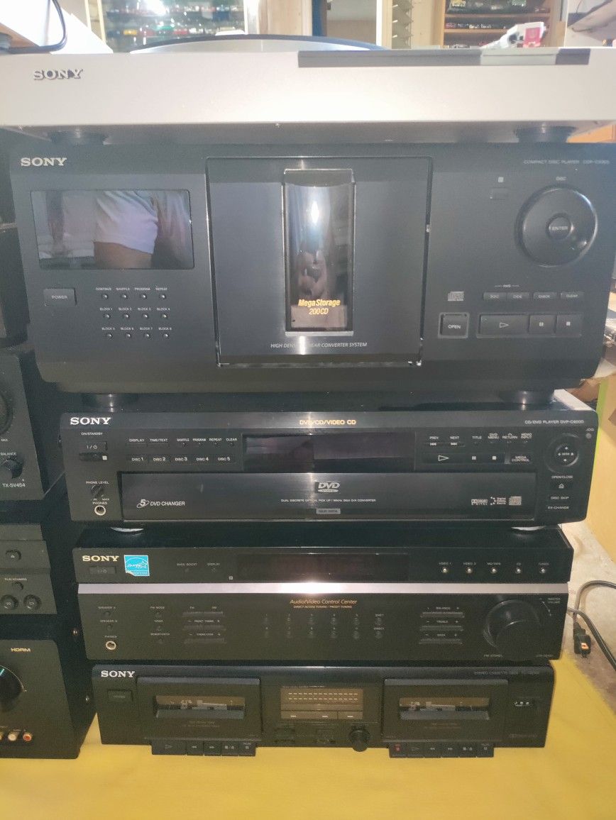 Lots of Vintage Home Audio Components