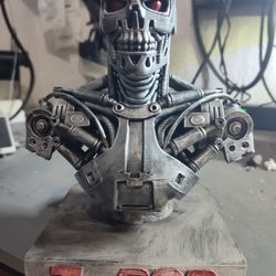 Bust Statue Of T-800 Terminator Endoskeleton 