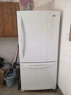 Refrigerator LG