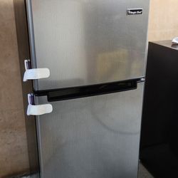 Mini Fridge (medium size) - Magic Chef Aprx. 4.5cu/ft