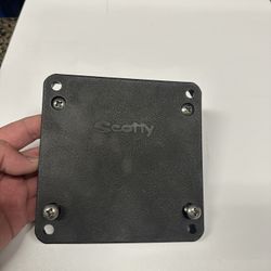 Scotty Downrigger Swivel Mounting Plate - 1036