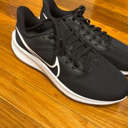 Men’s Nike Sneakers 10.5