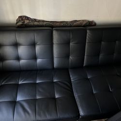 Bouton Couch 