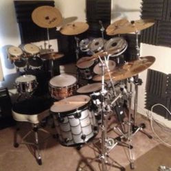 DW Oak VLT "Spider Web" shell design professional drum set, $6500.                           