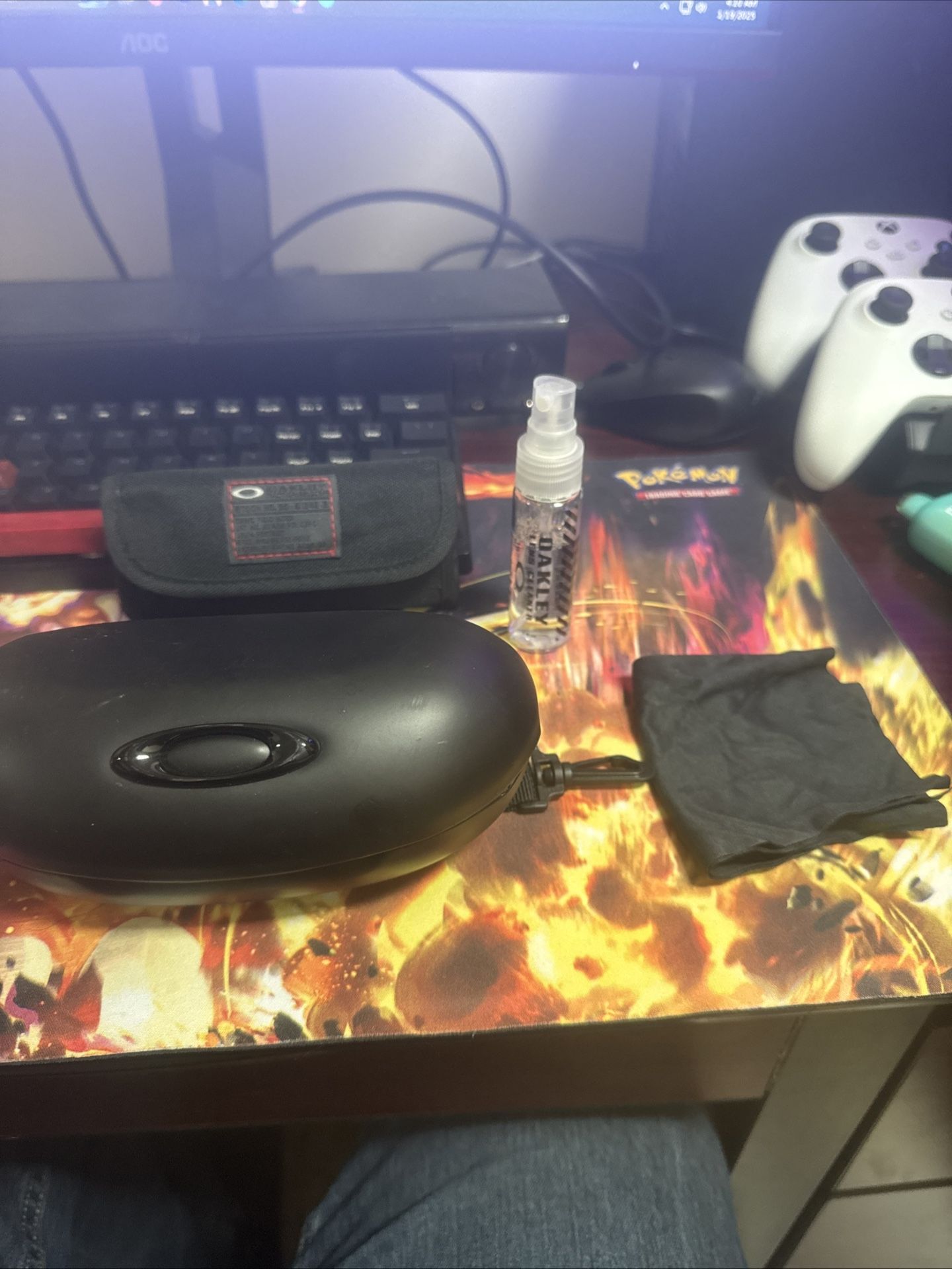 Oakley Sunglasses + Cleaning kit