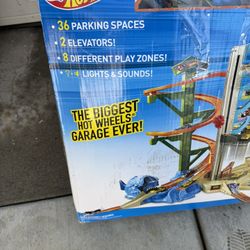 Hot Wheels Ultimate Garage 