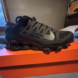 *NEVER WORN* men’s NIKE Sneakers Size 8