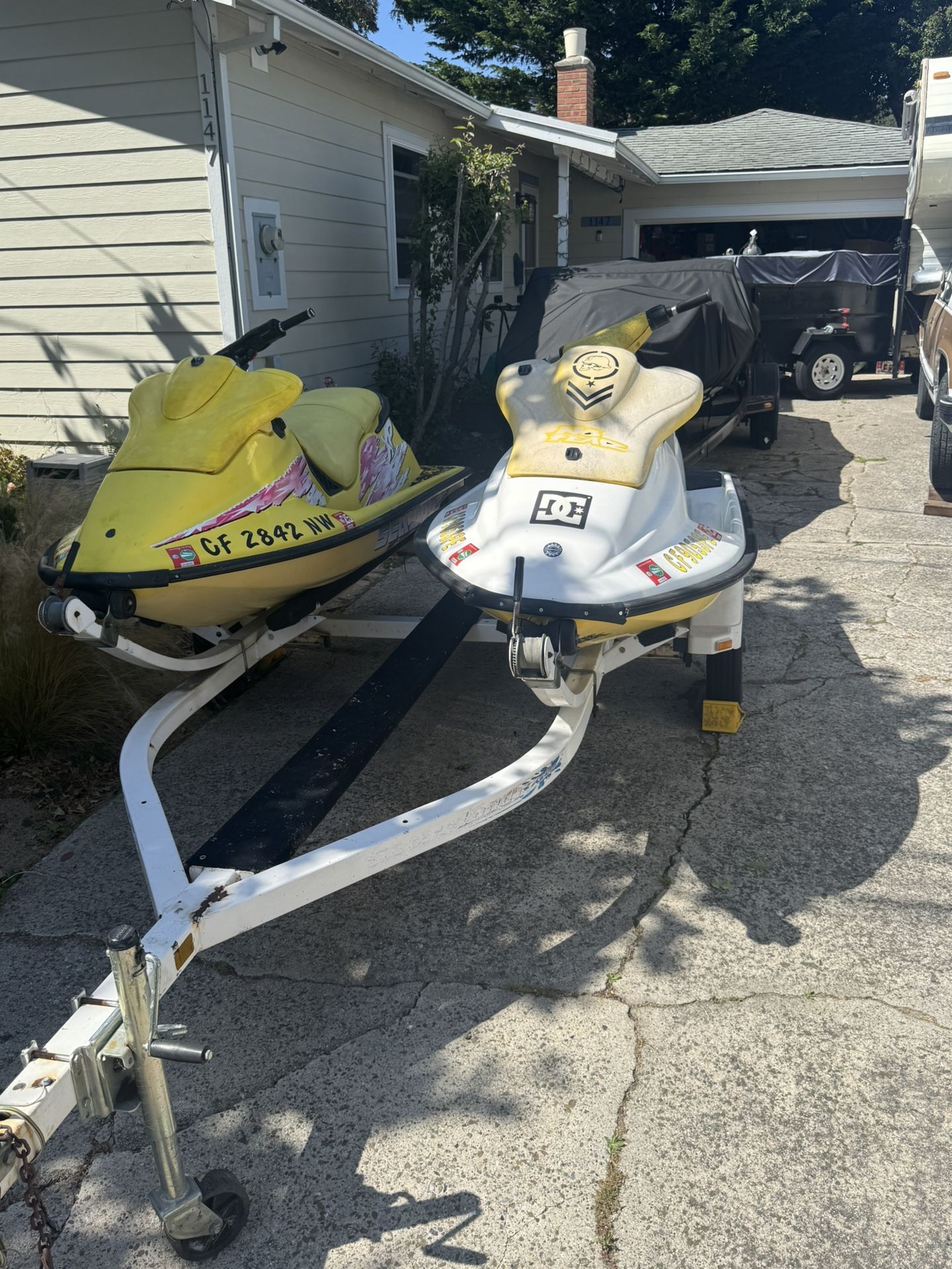 2 Jets Skis