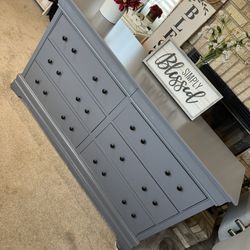 ✨✨GORGEOUS GRAY SOLID WOOD 8 DRAWER DRESSER ✨✨