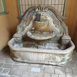 Water Fountain - Good Working Condition 