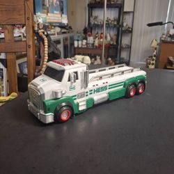 Hess 2014 Toy Truck, All The Lights And Sounds Work Great, Batteries Included