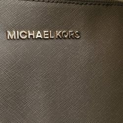 Michael Kor/ Cross Body Purse