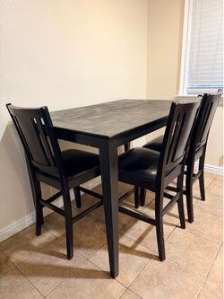 Black tea, dining table with chairs