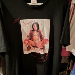 SUPREME LIL KIM TSHIRT SIZE LARGE 