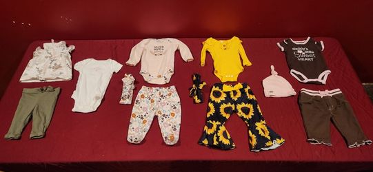 0-3 month girls 3 piece clothing sets!
$20