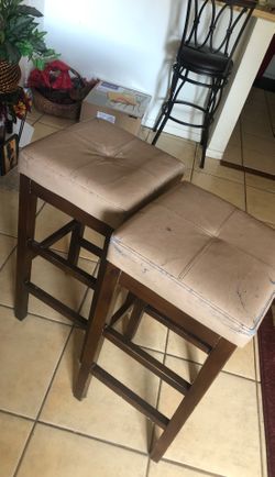 2 BARSTOOL CHAIRS