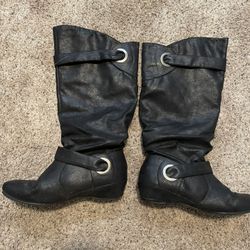 Ladies Size 8 Black Fashion boots. Great details. Soft. More Description Section