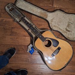 Yamaha 12 string acoustic guitar FG 512