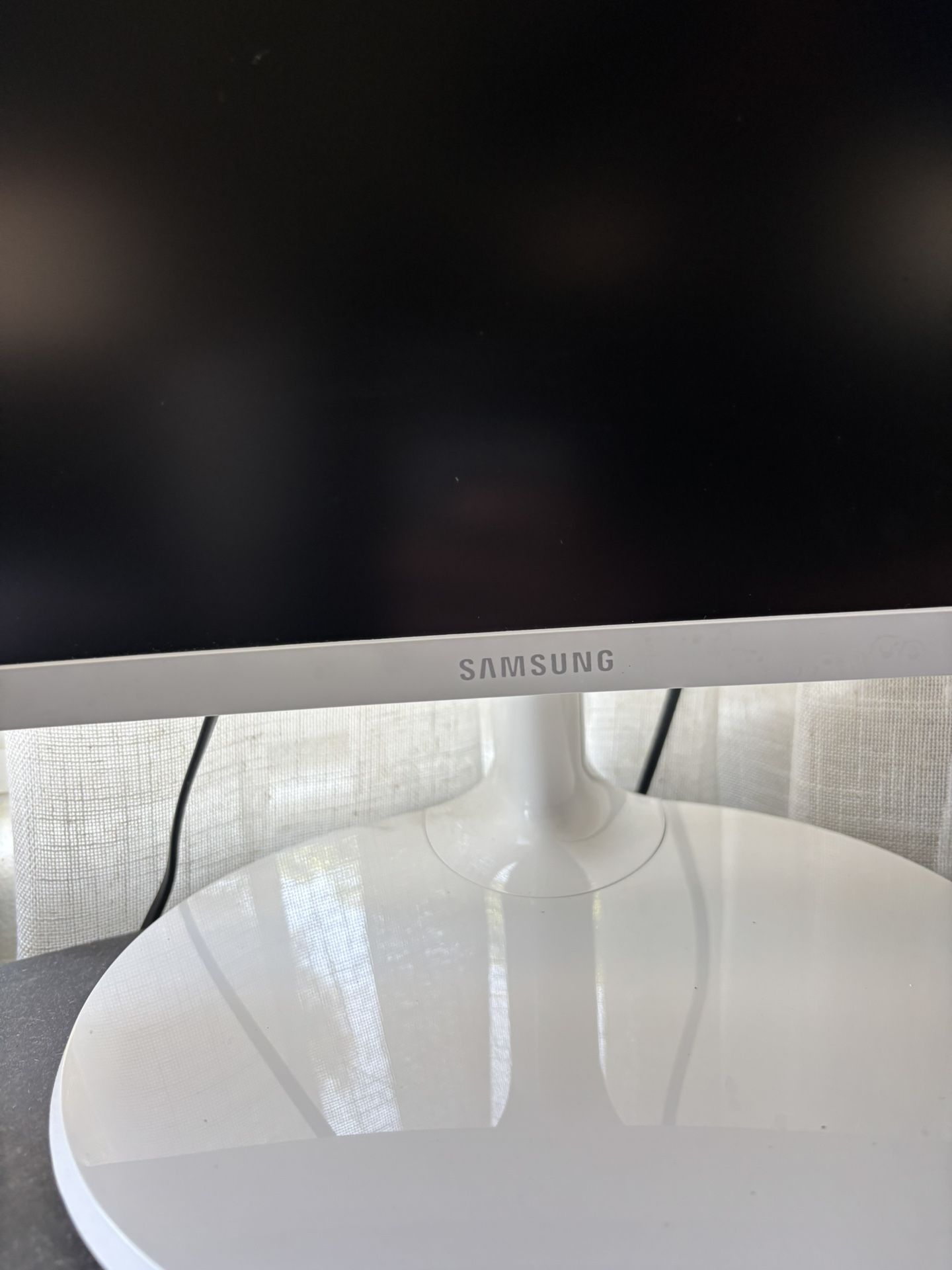 Samsung 27” Curved Monitor