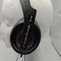 Sennheiser HD 202 Wired Over The Ear Headphones Black 3.5mm Audio Jack 