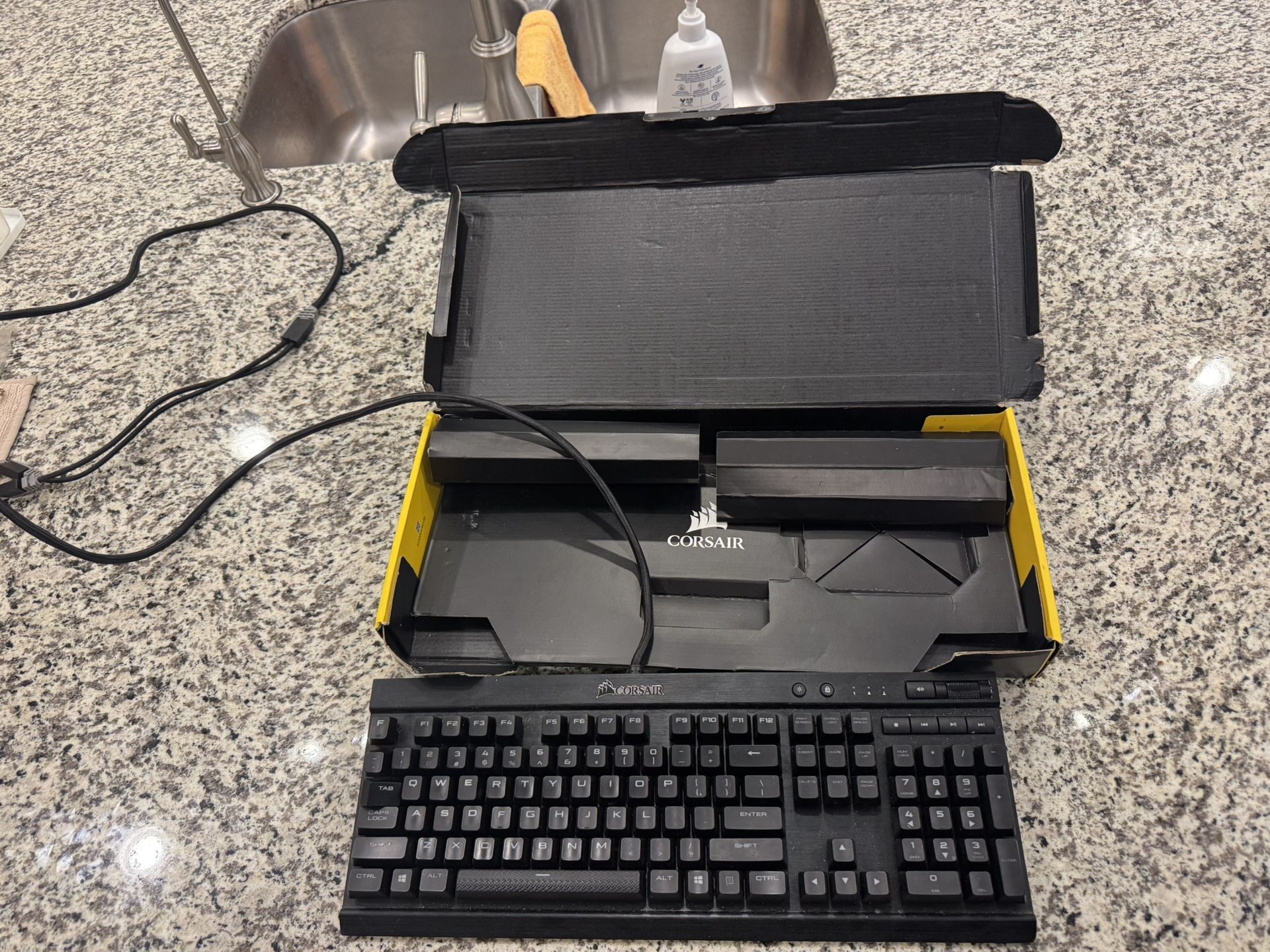 Corsair K70 Lux Cherry Mx