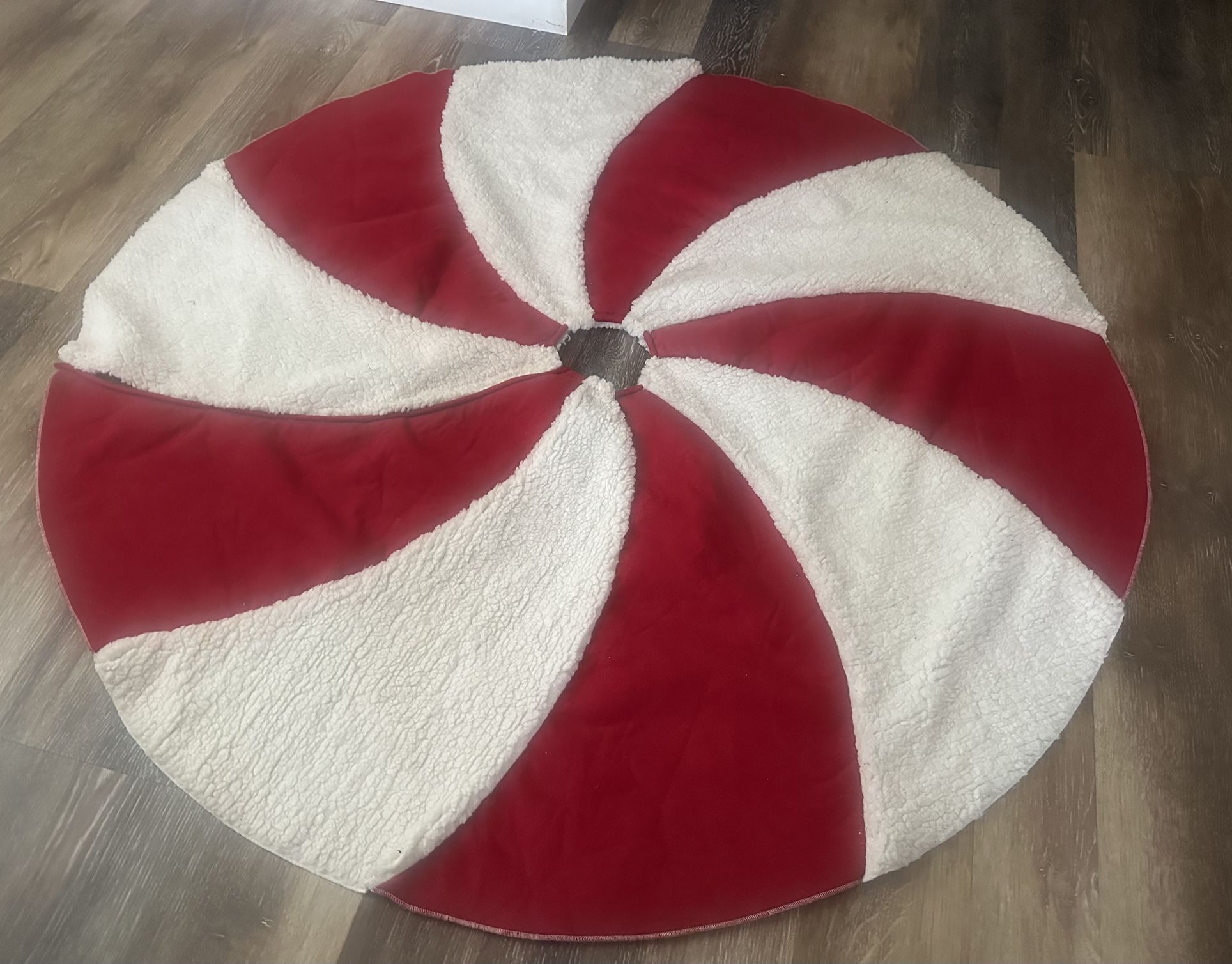 50" Red and White sherpa Lollipop Design Christmas Tree Skirt