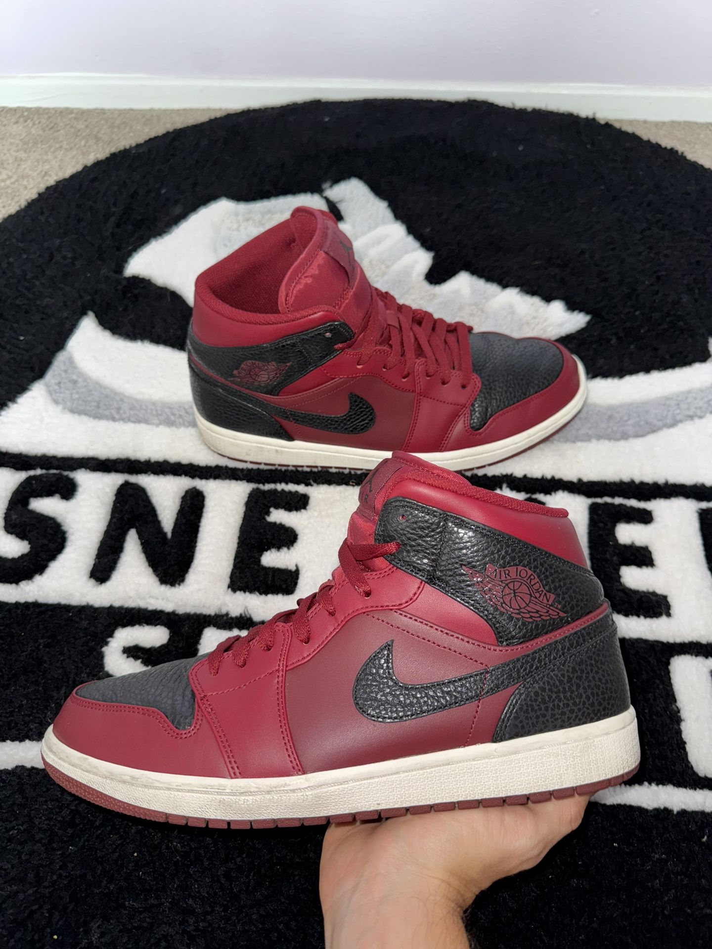 Air Jordan 1 Mid Reverse Banned (Size 11)