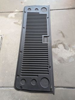 GMC truck Sierra or Chevy

Silverado OEM tailgate protector