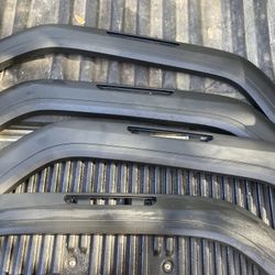 Oem 2020-2025 GMC/Chevy 2500 Wheel Opening Moulding 