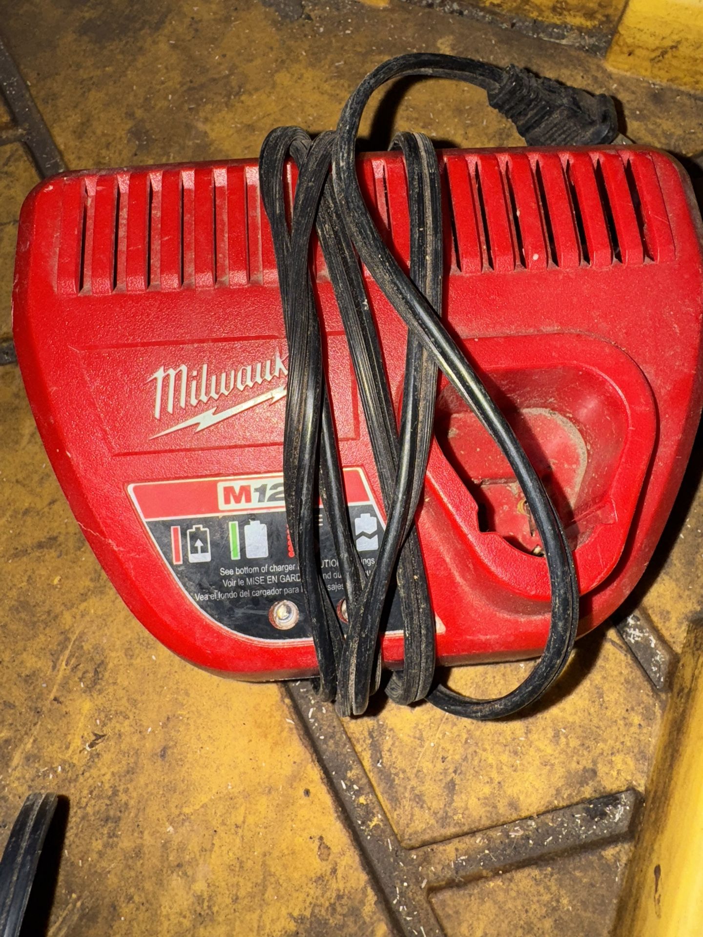 M12 Charger