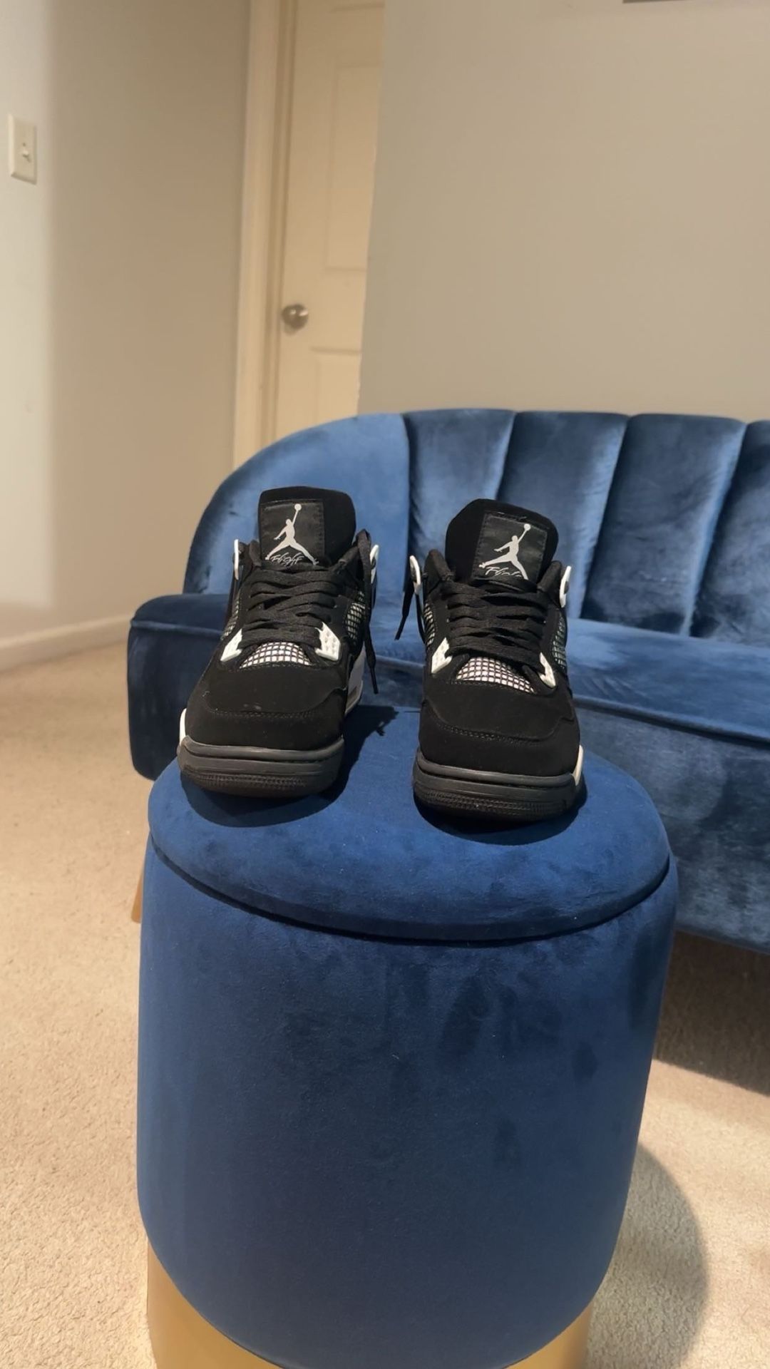 Jordan 4 White Thunder