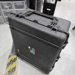 Heavy Duty hard shell rolling equipment case Size 26x16x31